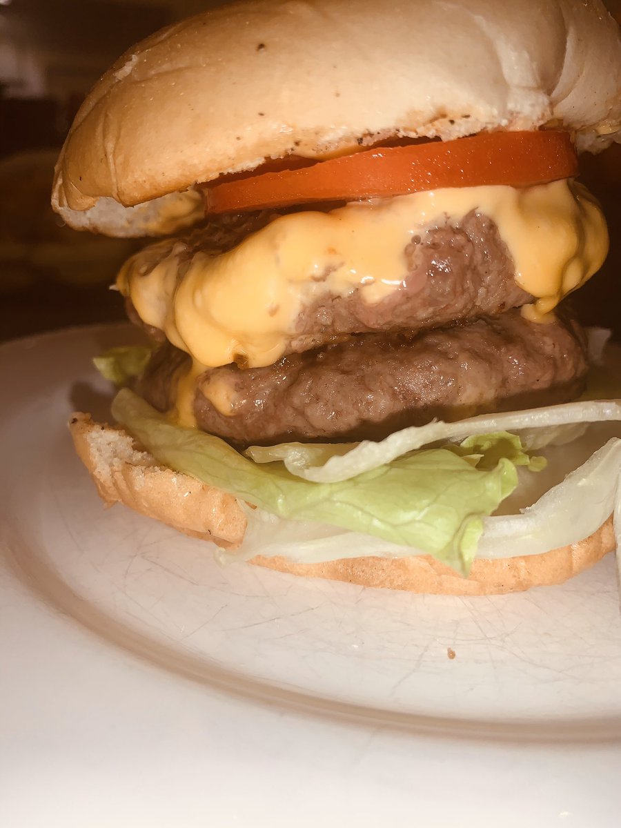 Daddy’s homemade burgers 😍 <a href="/scarletttilly/">Scarlett Santinello</a> <a href="/peterjsims1/">Peter Sims</a>