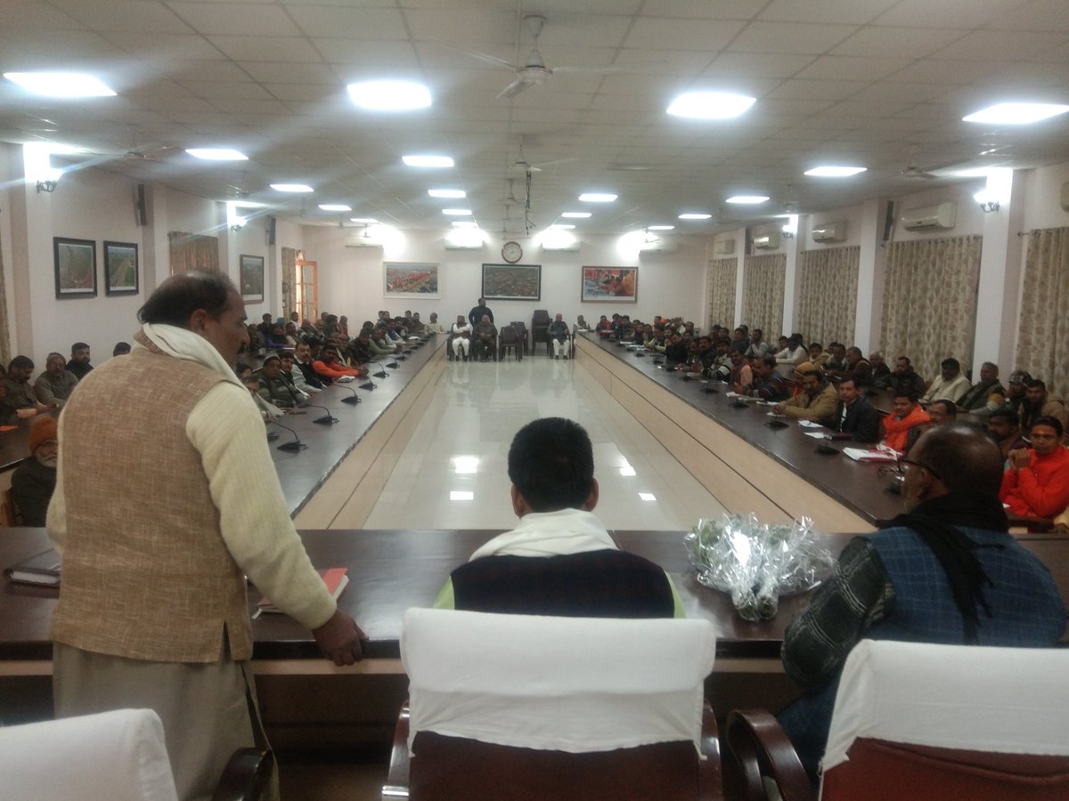 ashwinibjp1's tweet photo. #CAAJanJagran अभियान अन्तर्गत आगामी 18 जनवरी को काशी में होने वाली विशाल रैली की ��ैयारी बैठक की अध्यक्षता की

तथा उक्त बैठक में मुख्य अतिथि @BJPKashiKshetra अध्यक्ष @MaheshchandBJP जी समेत वरिष्ठ जनों का पाथेय प्राप्त हुआ

#IndiaSupportsCAA 
@bjpgangapar https://t.co/vUgozLlXCe