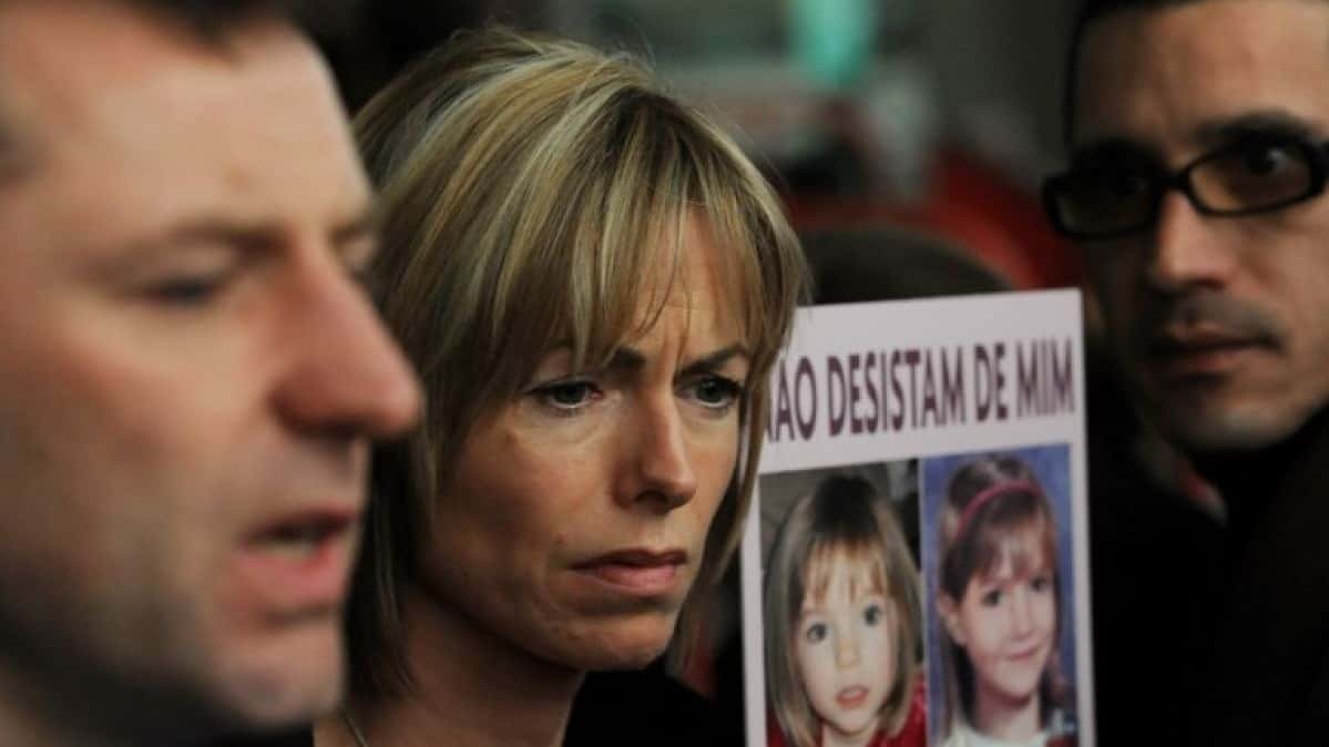 23Filmss's tweet photo. •Martes de Documentales•▪LA DESAPARICIÓN DE MADELEINE MCCANN▪(2019) Serie documental que narra el conocido caso de la desaparición de Madeleine McCann, una niña de tan solo tres años que se vio por última vez en su habitación de hotel. La pequeña y su familia se encontraban* https://t.co/CndDh5pIof