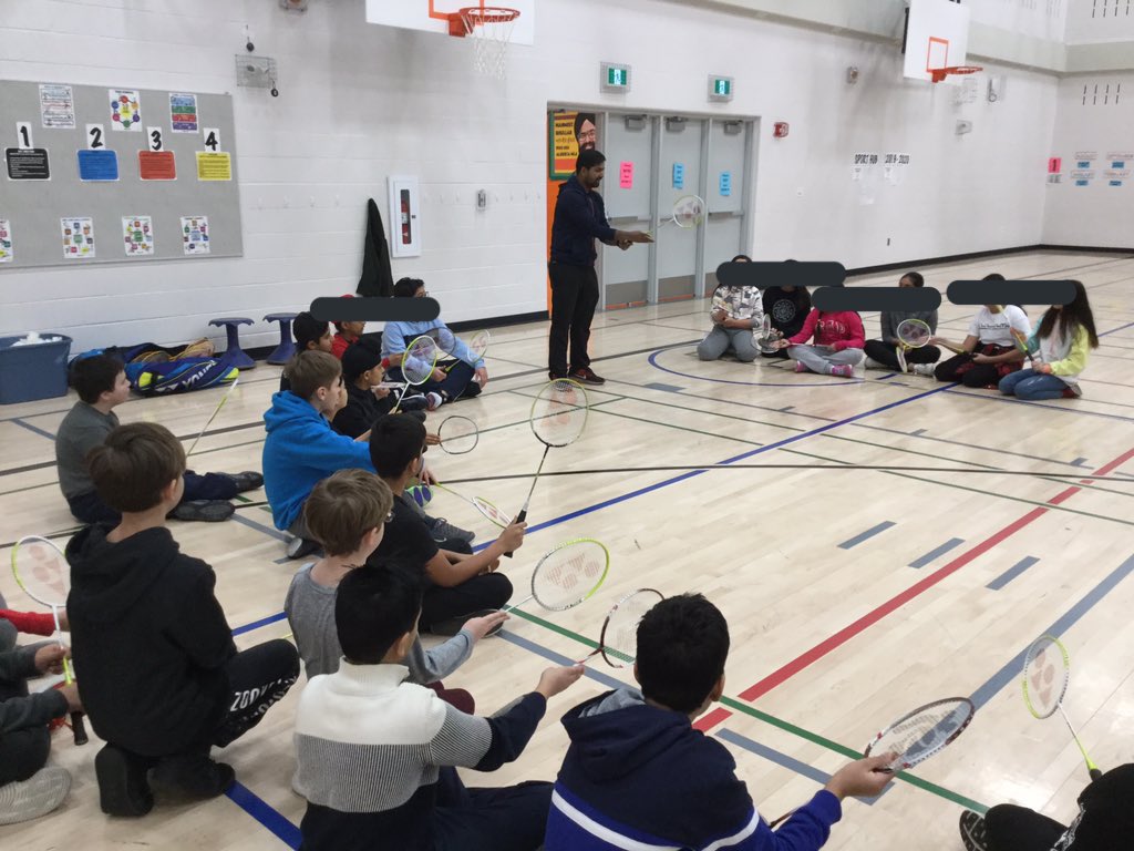 mskennedy114's tweet photo. Great day in PE learning about the game of badminton #readystance #balance https://t.co/YV1EOv1hLm