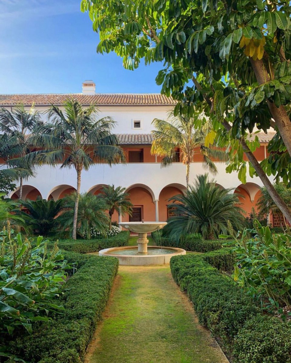 FINCACORTESIN's tweet photo. Exclusive and luxurious, a world set apart, where traditional Mediterranean lifestyle is seamlessly combined with the latest in contemporary living: superb cuisine, impeccable service and an unrivalled ambience of peace and tranquillity. #fincacortesin #thepreferredlife https://t.co/d11SCRM463