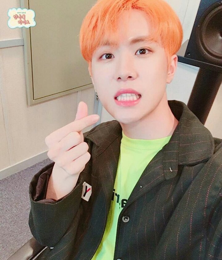 Tadashioff's tweet photo. ⠀⠀⠀       〔 @ u p d a t e 〕

Han pasado un par de días desde la última vez que los he visto. 
Me alegra pensar que han estado bien, manteniendo una buena salud. 
Aprovecho de contar que estoy trabajando duro en mi cb, el cual está más cerca de lo esperado. 

Los amo. 🧡 https://t.co/KLoc6ds3Nk