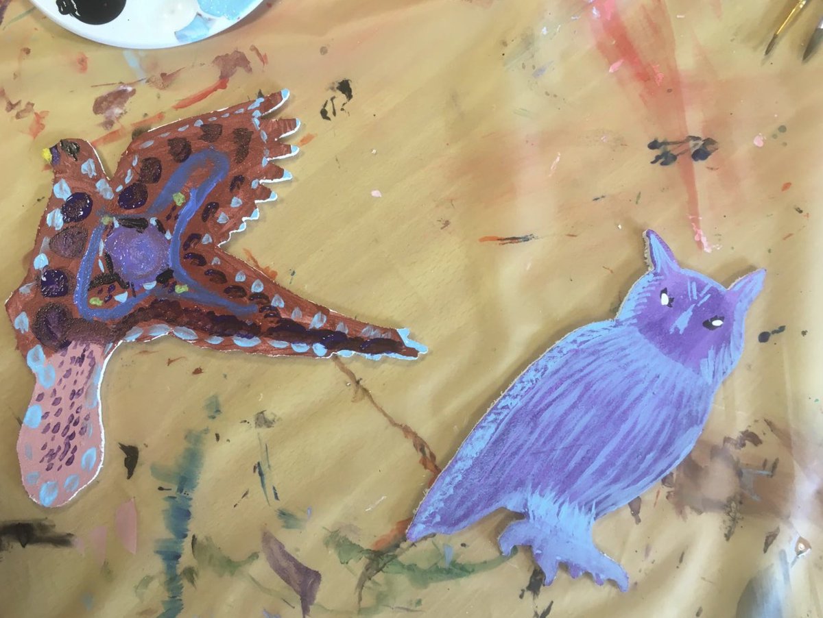 root2wing's tweet photo. Some great conversations were had while people were painting. Topics included feelings, school, birds of prey, hobbies, family, life goals... 
#painting #artandwellbeing #community #art #artinschools #conversation #birds https://t.co/3jSNaZBdJf