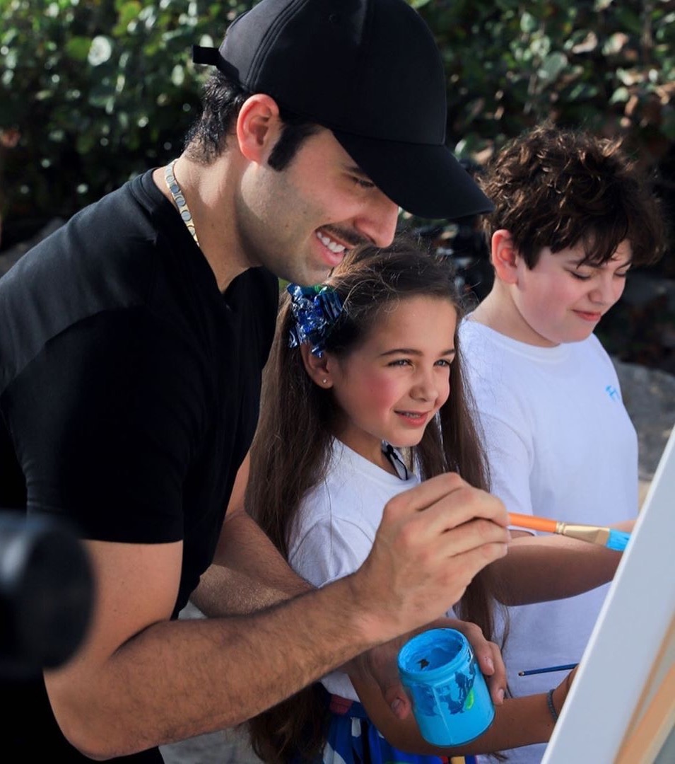 iwmob_'s tweet image. Sunday was my first interview with @jencarlosmusic in my studio, Iwantmyoceanback. It was important for me to have Jencarlos as my first guest, because he was one of my very first supporters. I knew he was a great musician, but he’s a wonderful friend too 💙 Stay tuned... 🎥