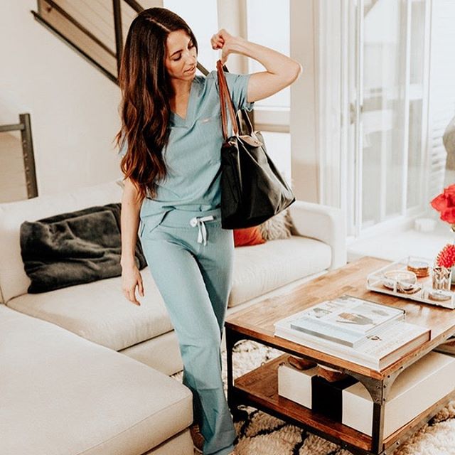 BoldStreak's tweet photo. "Just throw it in the bag"

Go visit dr.majestic_md to find unique goods that you should always have in your bag to enhance your life. https://t.co/dNGq5zfSZb