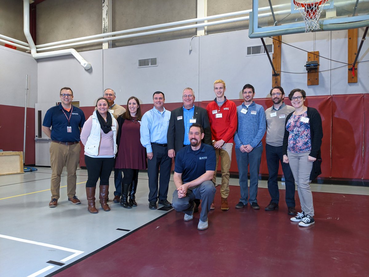 MusicLooney's tweet photo. Thank you to our STEM Fair judges! @mrdepace @LMSAlesbrook https://t.co/ZkkNc8w6x5