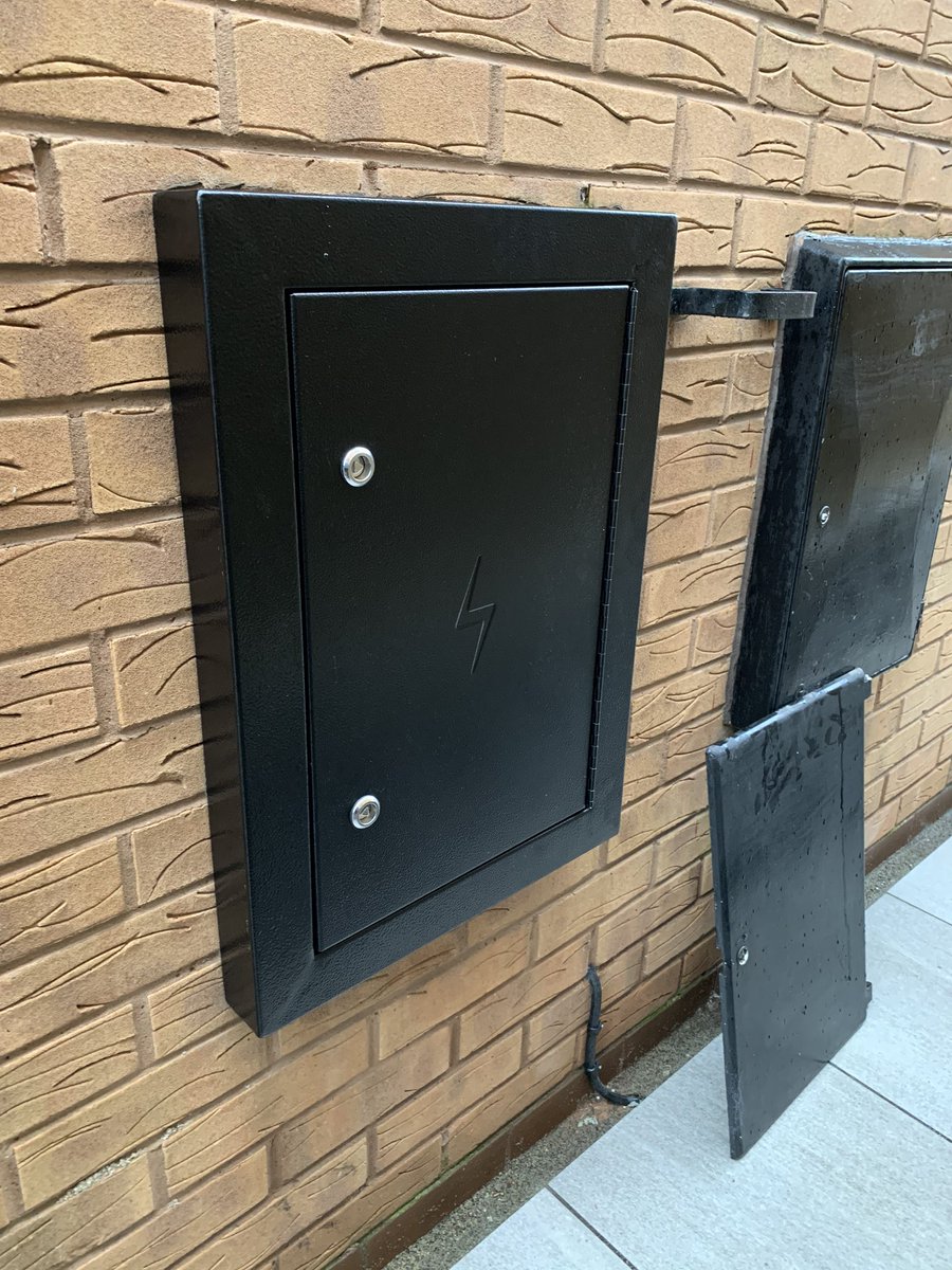 External electric meter box security. Ideal for keeping those unwanted visitors out and tampering with the electrics.
.
🏠⚡️✅
.
#electrician #domestic #commercial #localbusiness #lighting #led #work  #NICEIC #Security #Electrical