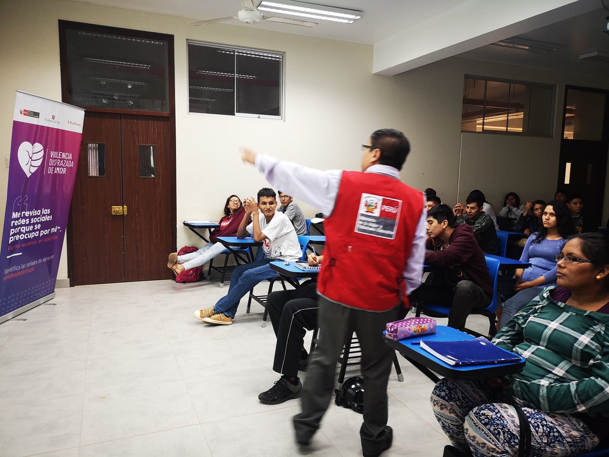 Virgini71554807's tweet photo. Qué lindo volver a las aulas universitarias! Vitalidad y sentido crítico que renueva la esperanza.
Vamos por más igualdad!!! 💜 https://t.co/E74YlcMEFv