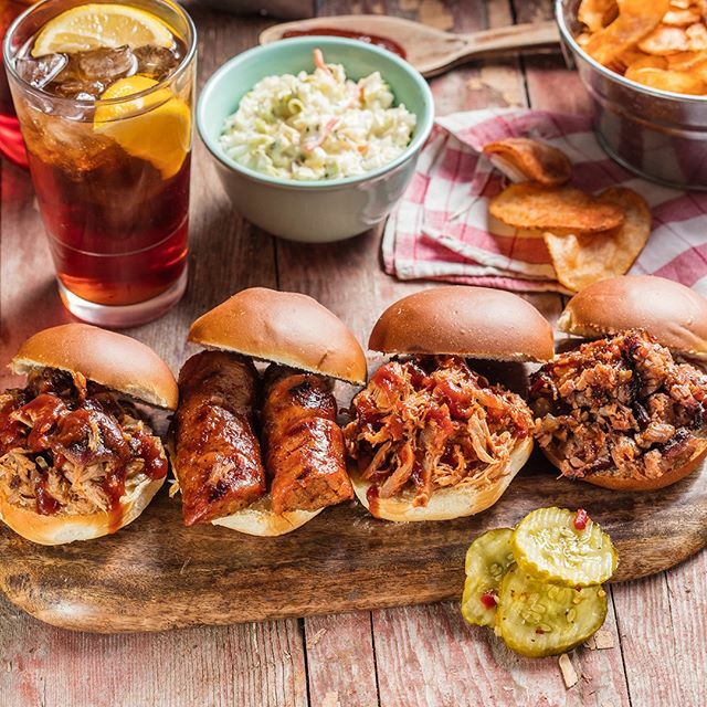 Decisions, decisions... let us do the cooking.. you just do the booking!
Call today to place your catering order! 204-504-7200!
or email: catering@famousribs.ca ift.tt/3a9yLwf