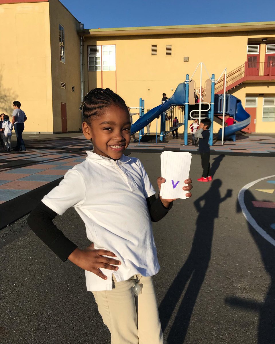 SuperStarsLit's tweet photo. 🌟Our Super Stars are showing us the letters they are learning! These are flash cards they made in class, so they can practice own their own or with others.🌟 #Oakland #nonprofit #reading https://t.co/zBFxcUihrn