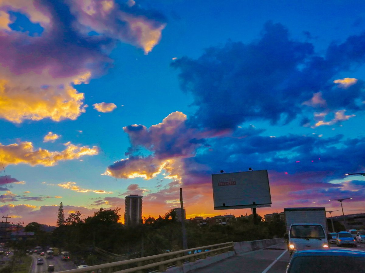 _sinusuario8's tweet photo. 😍😍
#sunset #Atardecer #Sky #skycolors #Carretera #inmyway #ElSalvador #ElSalvadorPost #SomosElSalvador #Sivar #SivarPost #503 #Photography #PhotoOfDay https://t.co/qrOCIYuVs5