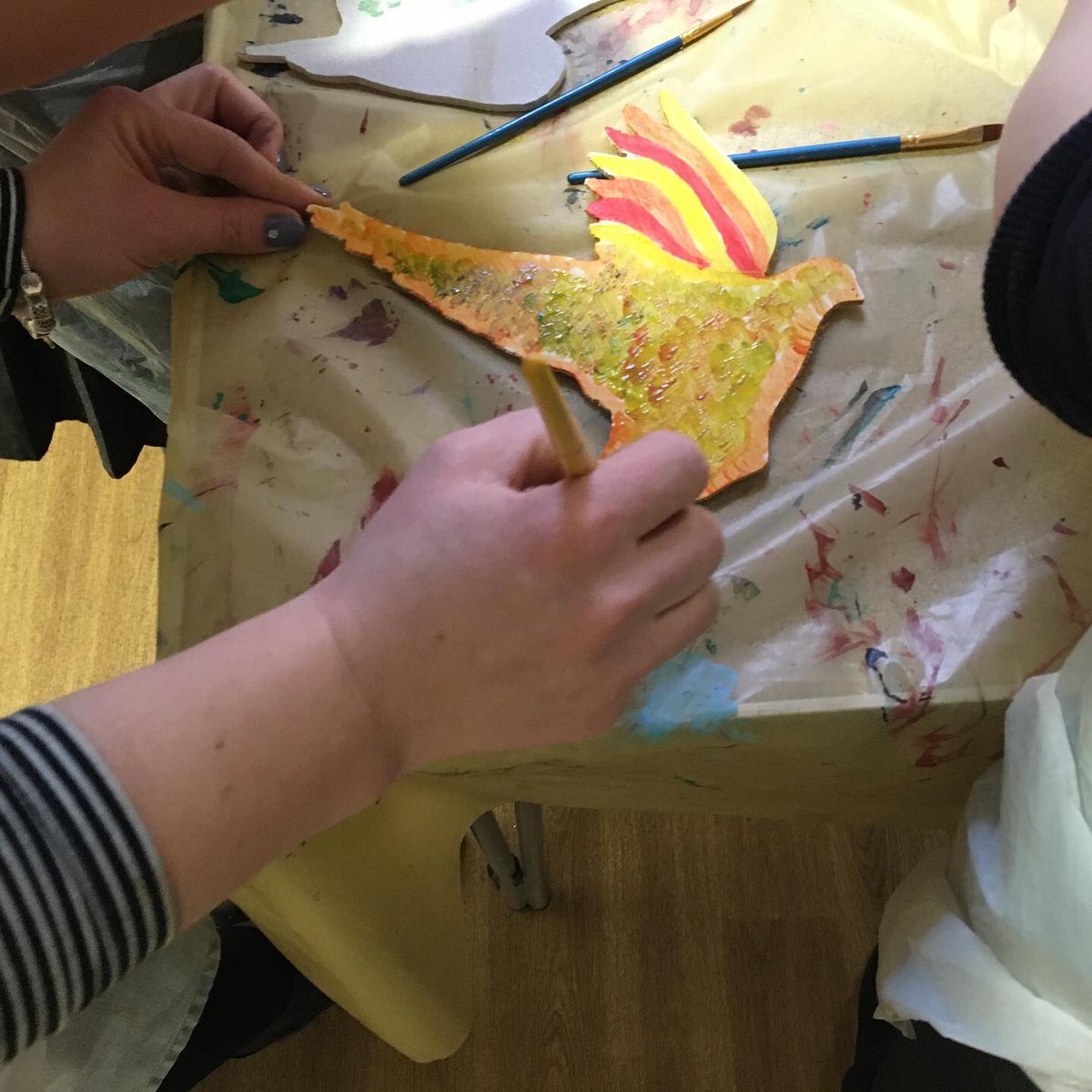 root2wing's tweet photo. “It’s nice having a chance to sit down and do this. You just don’t have time to normally.” 
“When they said we’d to paint a bird I wasn’t sure but I’ve enjoyed it!”

#painting #community #artinschools #teamwork #artisforeveryone https://t.co/s6DGHYLNLE