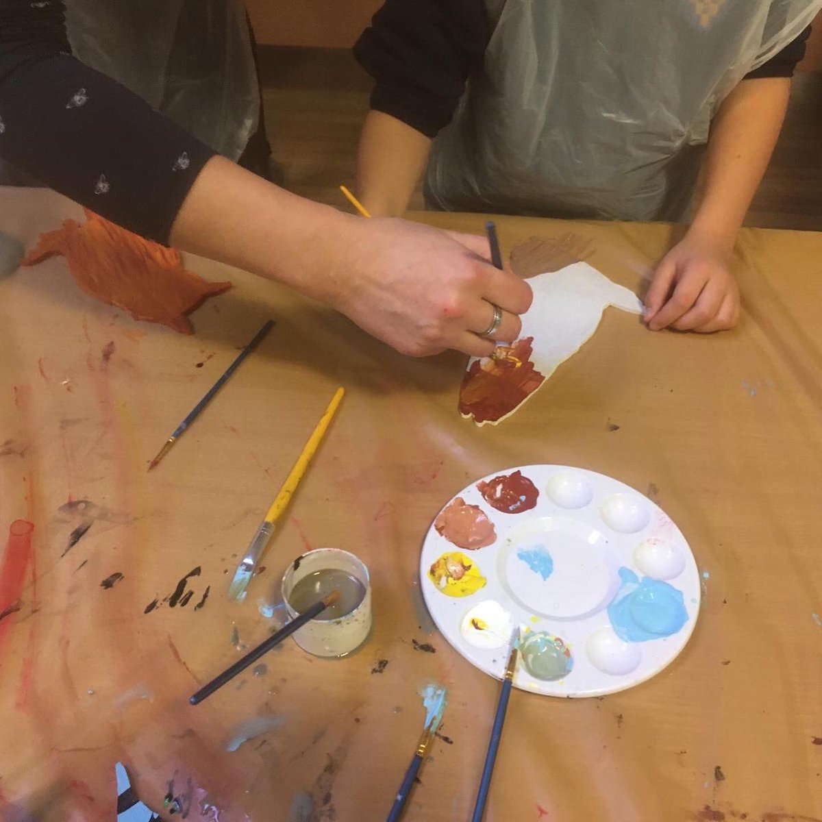 root2wing's tweet photo. “It’s nice having a chance to sit down and do this. You just don’t have time to normally.” 
“When they said we’d to paint a bird I wasn’t sure but I’ve enjoyed it!”

#painting #community #artinschools #teamwork #artisforeveryone https://t.co/s6DGHYLNLE