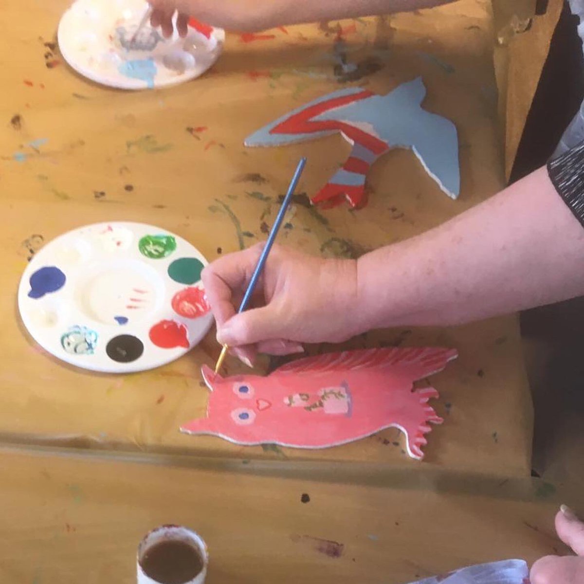 root2wing's tweet photo. “It’s nice having a chance to sit down and do this. You just don’t have time to normally.” 
“When they said we’d to paint a bird I wasn’t sure but I’ve enjoyed it!”

#painting #community #artinschools #teamwork #artisforeveryone https://t.co/s6DGHYLNLE