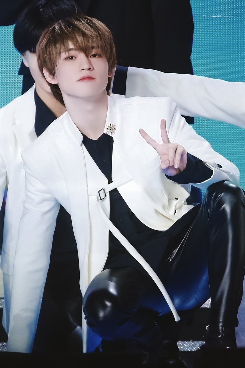 011122_CHENLE's tweet photo. 에스엠... 너흰 정말...츄잉검 어린이의 미래를 미리 봣덩거야ㅠㅠ? 이렇게 멋쟁이 하리보 될거란걸 알앗냐구ㅠㅠ https://t.co/jC9EnK3YH8