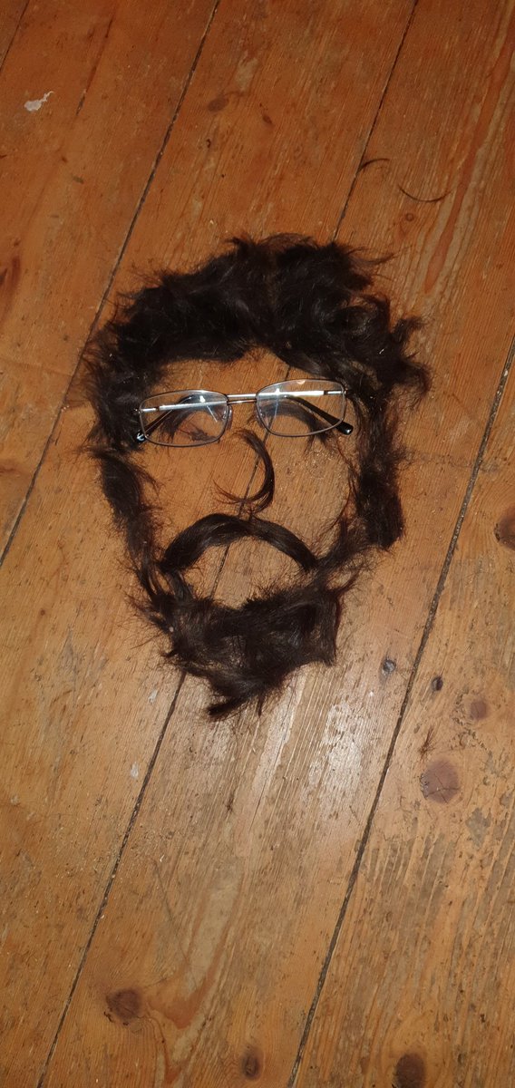 glencoebhoy's tweet photo. You know how people see the face of Jesus on toast and other shit?, I just had a haircut and voila!........๐๐๐๐๐ #BigJC #Jesus #itsasign https://t.co/Z1zaQ2iQ3A