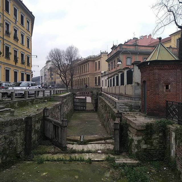 Leonardo created a project to improve the functioning of this lock. To know more about it, tour Milan with me. Leonardo migliorò il funzionamento di questa conca. Per saperne di più, visita Milano con me. #milan #milano #milanocityitalia #italy  #italia … ift.tt/2t90X1O