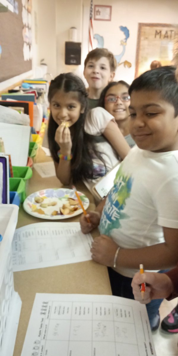 Ludolph3rdGrade's tweet photo. Which apples are the sweetest? Which are the sourest? 3rd grade had a fun time doing some apple tasting! https://t.co/59oTmYYRZT