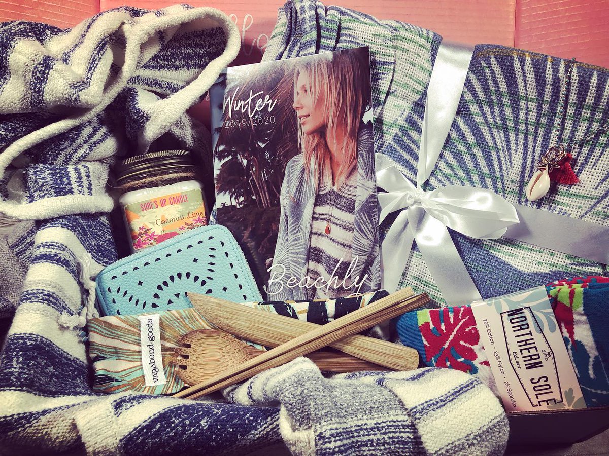 BeachlyBox's tweet photo. 📷 by @jenringering: Winter 2019 beachly box!
#beachly #beachlybox #winterbox https://t.co/LDqXrzEf5h