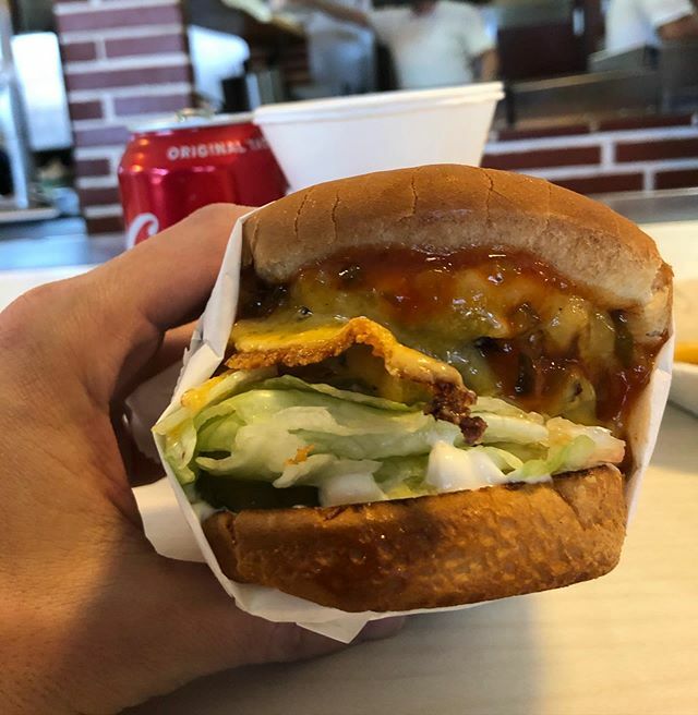 In LA for #NAMM! instead of the usual IN N OUT for the post-airport burger, we went to the classic #applepan which was on that George Motz hamburger show. (Yes there’s an entire television series just about hamburgers.) And if you love burgers as much as… ift.tt/2NuAoem