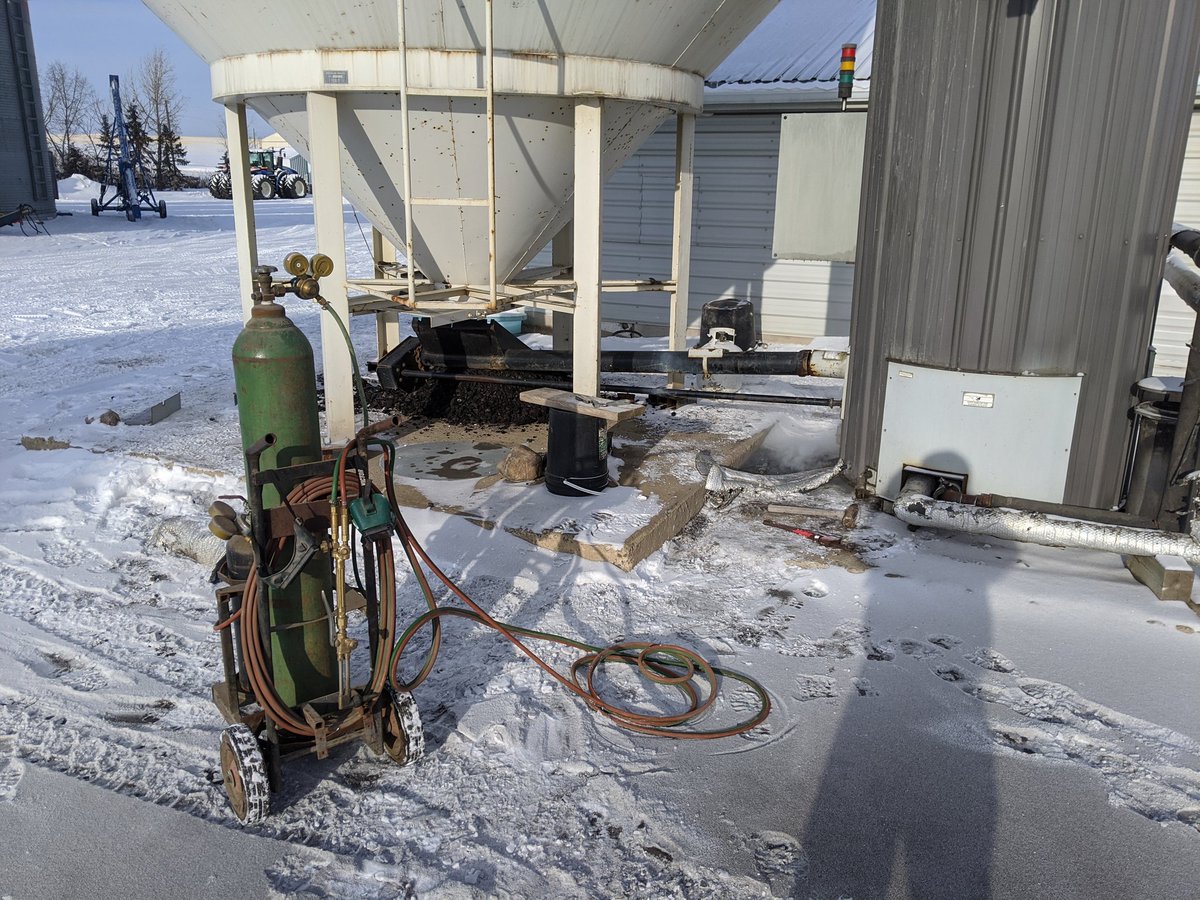 Combines break in the middle of harvest and apparently coal boilers break in the middle of winter! Not -35 when I'm working on the combine though! #tocoldforatilapiafarmer