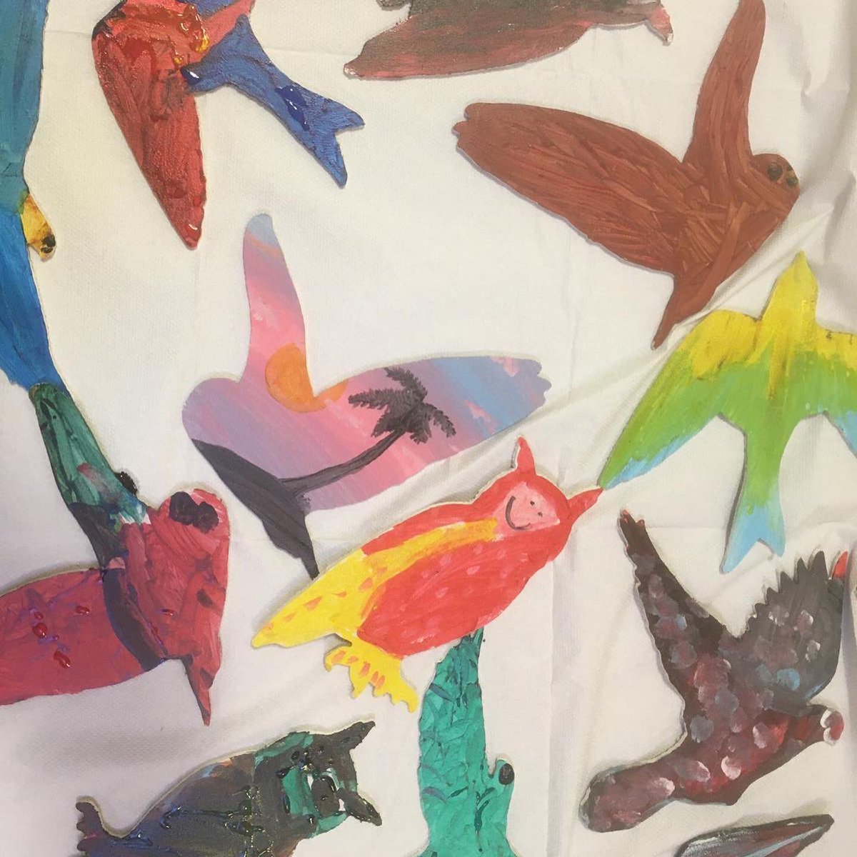 root2wing's tweet photo. Each bird is as unique as the person that painted it. 
#birds #painting #community #communityart #teamwork #artinschools https://t.co/OueEB97Ukn