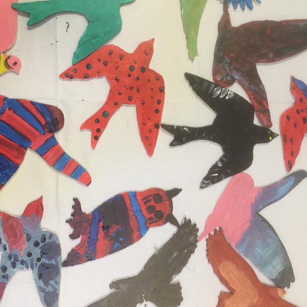 root2wing's tweet photo. Each bird is as unique as the person that painted it. 
#birds #painting #community #communityart #teamwork #artinschools https://t.co/OueEB97Ukn
