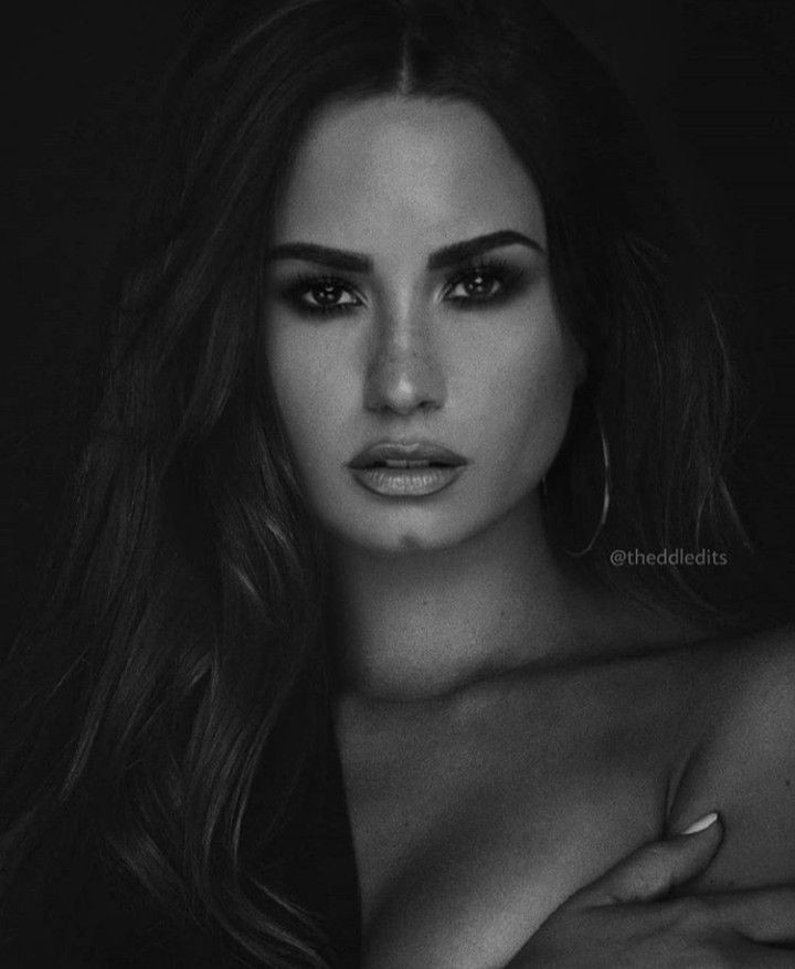 Ddemismylife92's tweet photo. #DemiIsComing #GRAMMYs https://t.co/aPCKZZrWxJ