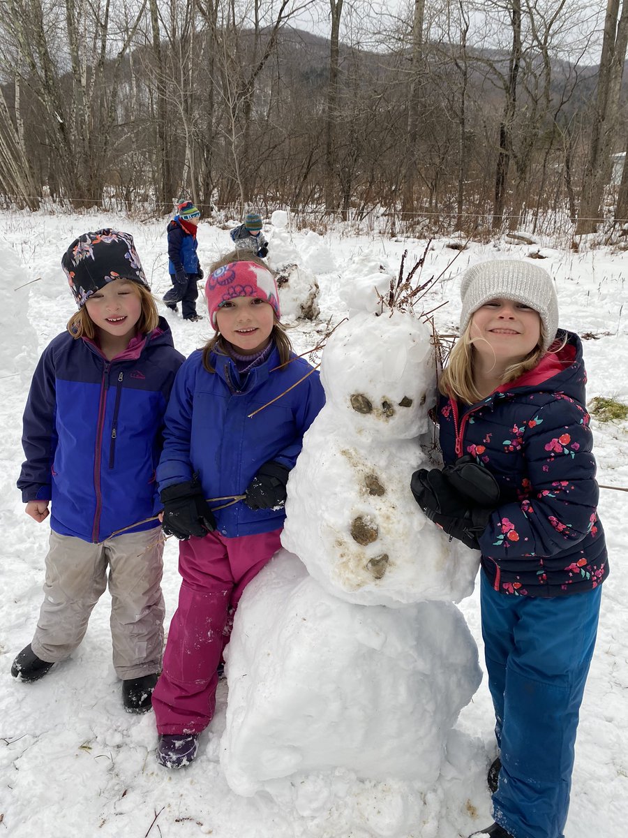 kebcvt's tweet photo. @bpmskinders Forest Friday Snowman building #kindergarten #mmuusd https://t.co/lVuCyXTNGY