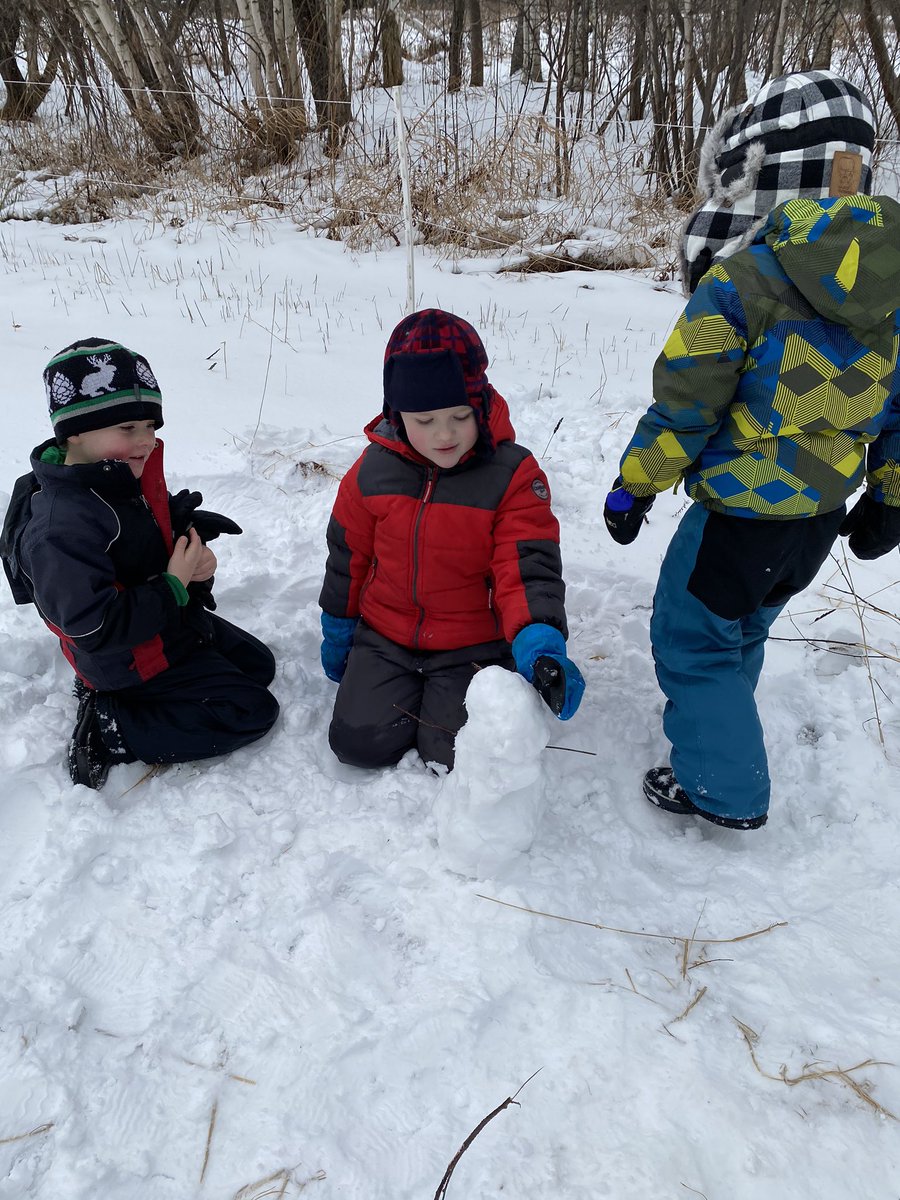 kebcvt's tweet photo. @bpmskinders Forest Friday Snowman building #kindergarten #mmuusd https://t.co/lVuCyXTNGY