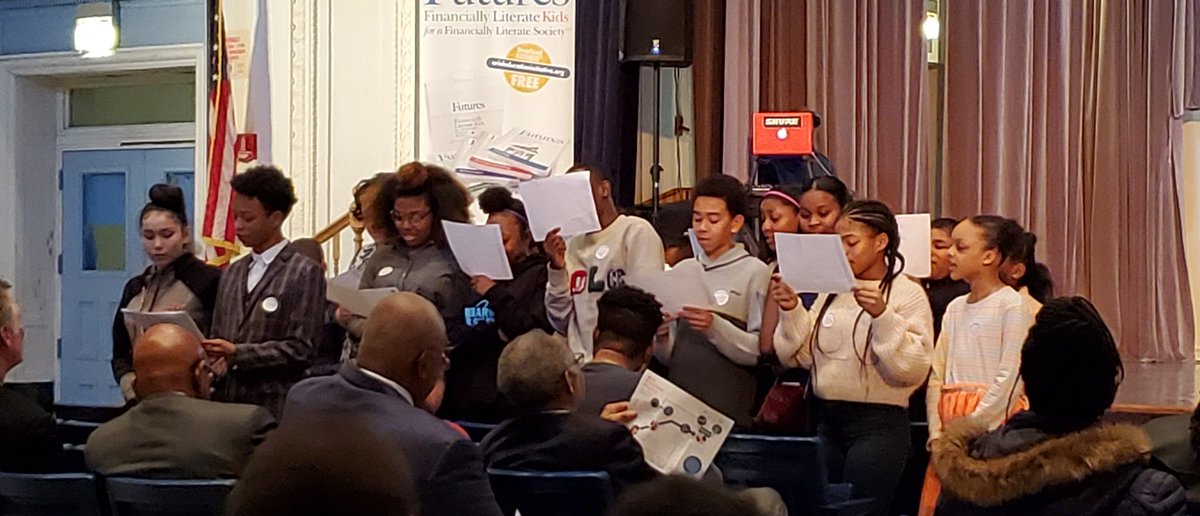CPSFinEd's tweet photo. @ChiPubSchools students taking their pledge as members of the Ariel Futures Board.  So proud of these young investors who are learning the power of financial stewardship and investing at an early age! #CPSEmpowered https://t.co/abVy8jTreK