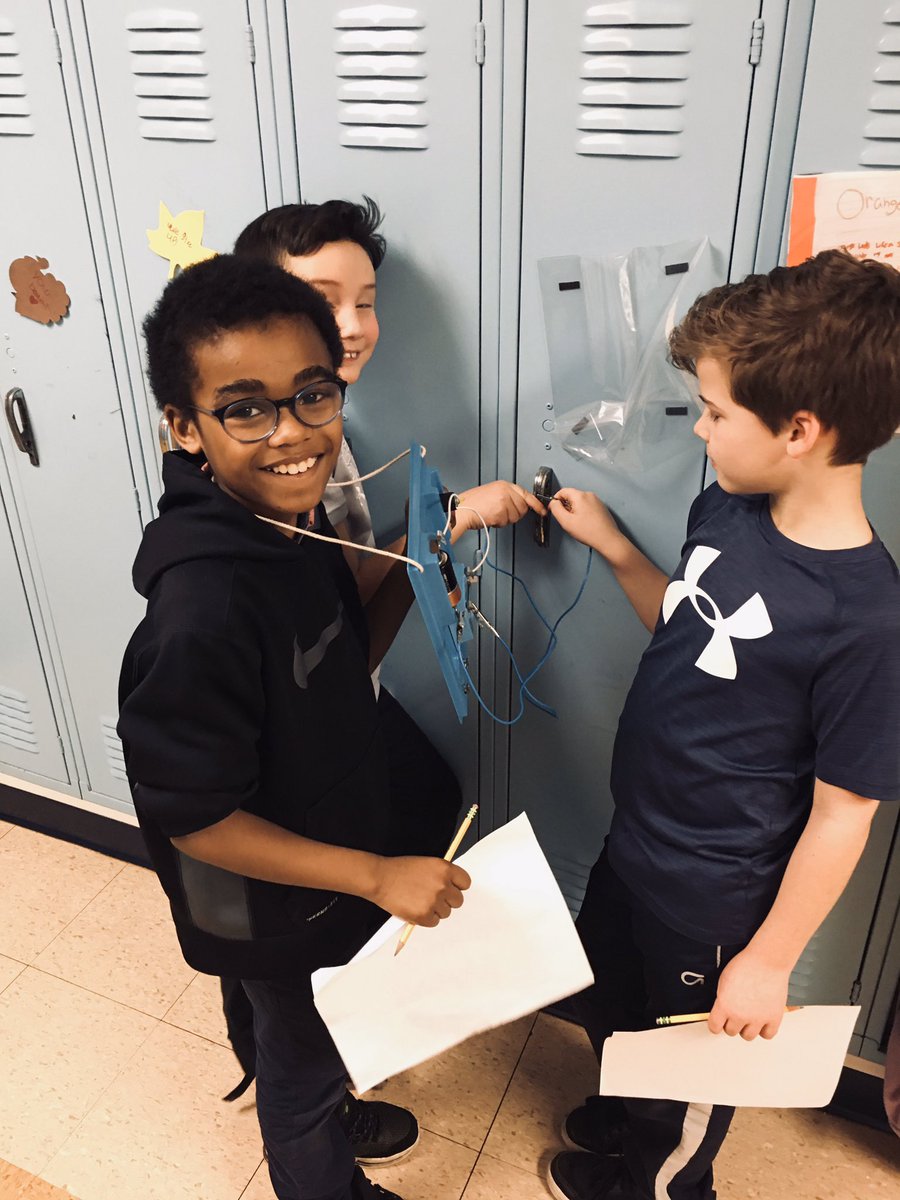 MrLantvit405's tweet photo. Testing objects for conductivity! #WeAre44 #madison44 https://t.co/gMfQl9RRfP