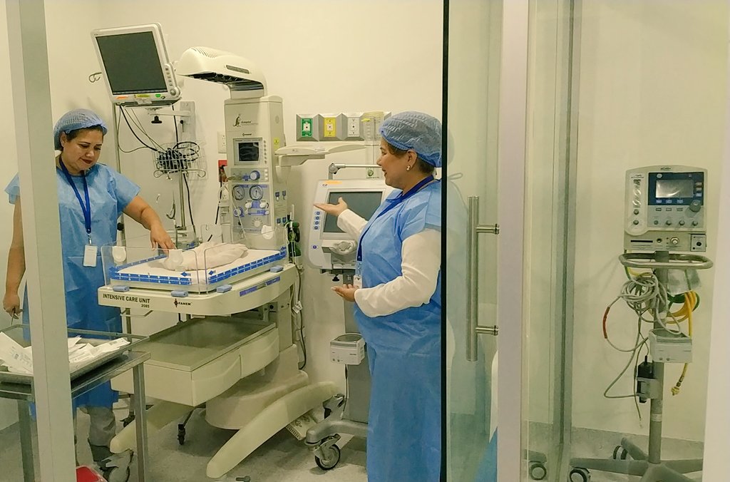 HMatildeHidalgo's tweet photo. Con Autoridades de este nosocomio, @drakatita, @MDMarlene, se realizó la apertura de cubículos de aislamiento en el área de Neonatología. Los mismos que cumplen con las normas específicas para la atención de recién nacidos que se encuentran en estado crítico
#MSPdeTodosyParaTodos https://t.co/NrYADlPyJS