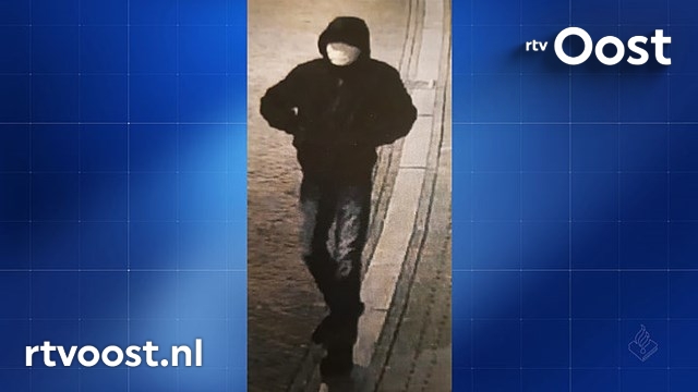 Politie deelt foto van man die handgranaat aan deur bar Bruut hing. #rtvoost.