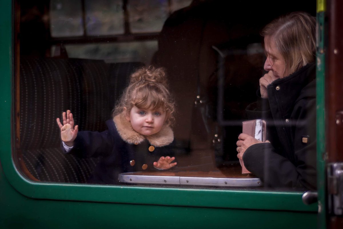 Watching me watching you. #steamtrain #watercressline #traincarriage #sayinggoodbye #amateurphotography