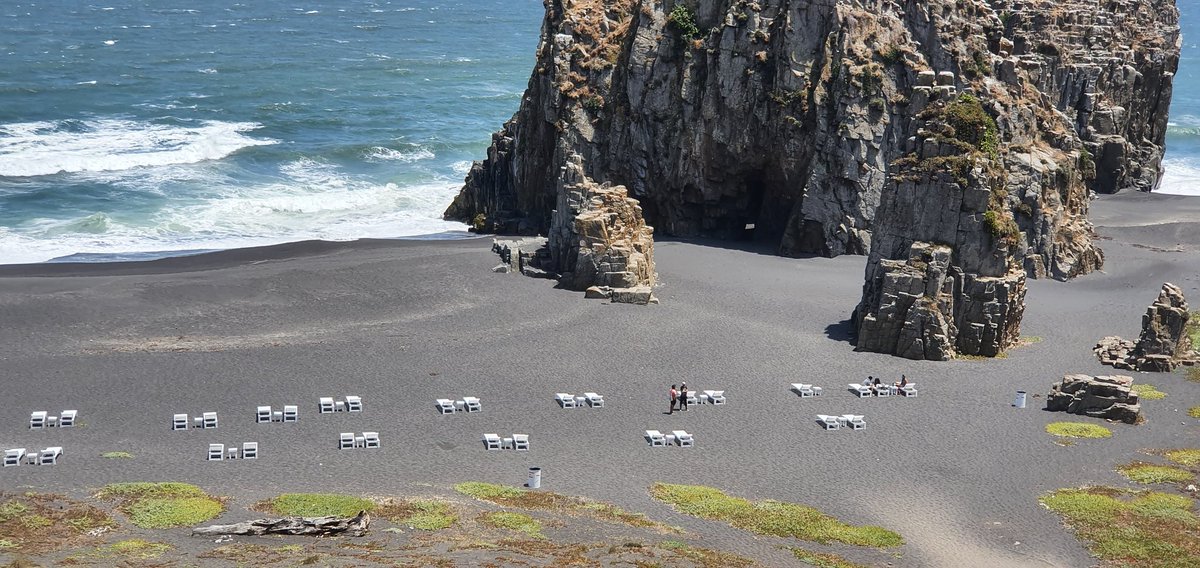 franevent's tweet photo. Ya Puedes disfrutar de este servicio de forma gratuita en el sector calabocillos #reposeras y #mesitasdecentro sector #solaneras contacto con la naturaleza y el mar #tranquilidad única. <3 #municipalidad #Dturismo #naturalezaabierta https://t.co/Zp7KJzx3Ce