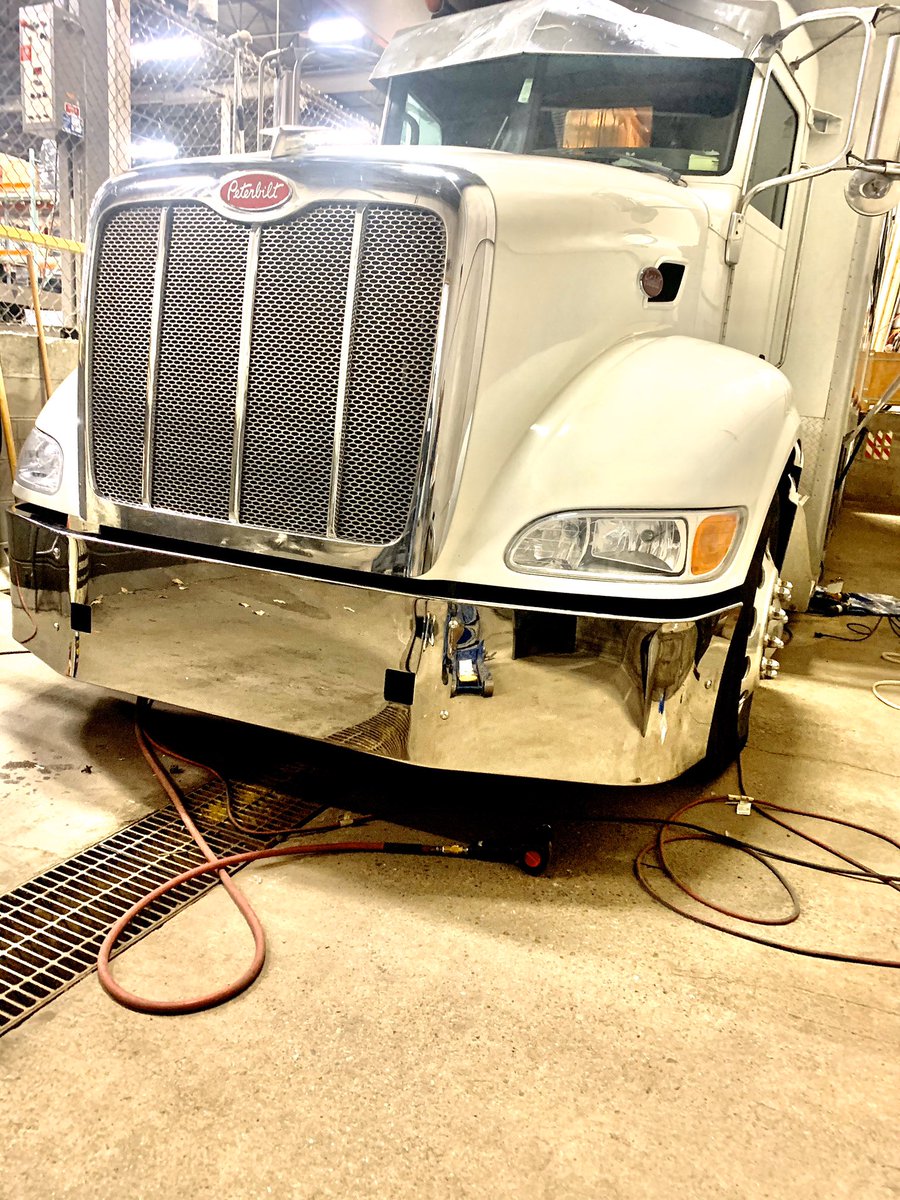 BrentLarsonB1's tweet photo. Just installed this bad ass @VCPWINGMASTER bumper we got from @raneyschrome Its one of the best bumpers we’ve ever seen and the installation was super easy and it fits perfect! #raneys #chrome #trucking #bumper #valleychrome #wingmaster #bigrig https://t.co/wRSsQ2ekLi