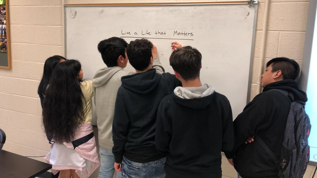 NMS_xSEL's tweet photo. Our students going around and listing ways they can reflect our core values by keeping it ...

R - Respect Everyone 
E - Educational Excellence 
A - Accept Others
L - Live a Life that Matters 

@NMS_Kilgore @KnoxCountyPBIS @NMS_Principal @mstaal_kcsavid https://t.co/xHyuvqclok
