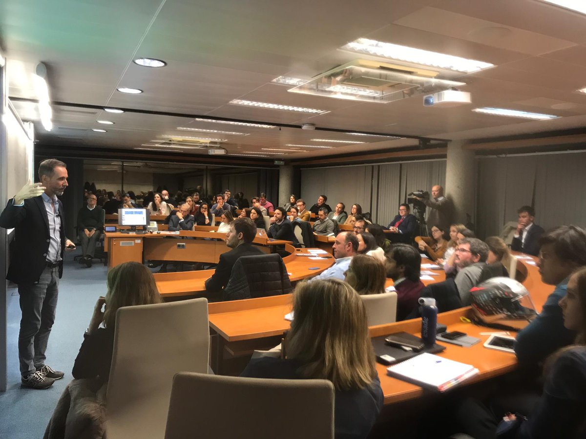 Laumerino's tweet photo. "Si se consigue alterar de forma significativa la forma de cubrir una necesidad esto si es Innovación estratégica”@joaquincava ¡Excelente Masterclass! #REINVENTA tu modelo de negocio: vías de inspiración para innovación estratégica''@ESADEAlumni #EsadePMD #Estrategia #innovación https://t.co/SE8jtcExAX