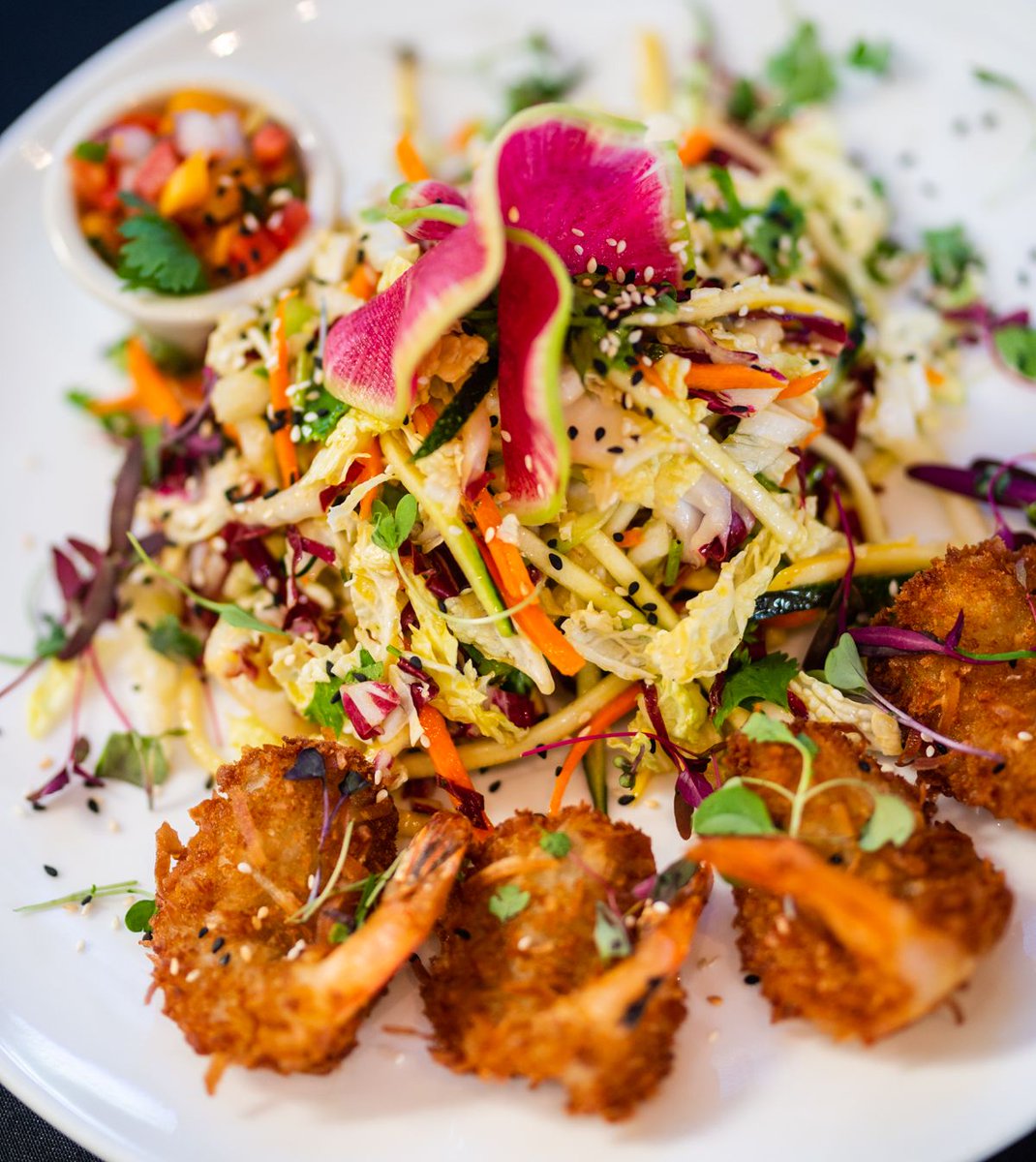 MacArthurParkCA's tweet photo. Eat your colors: Jumbo Coconut Prawns with Thai Salad and Fruit Salsa.
A must try!
#jumbococonutprawns #thaisalad #fruitsalsa #eatyourcolors #paloaltofoodie #bestfoodsf #sanfranciscofoodguide #siliconvalley #farmtotable #macarthurpark #paloalto #CA #macpark #paloaltoca https://t.co/D8QfRkCsrY