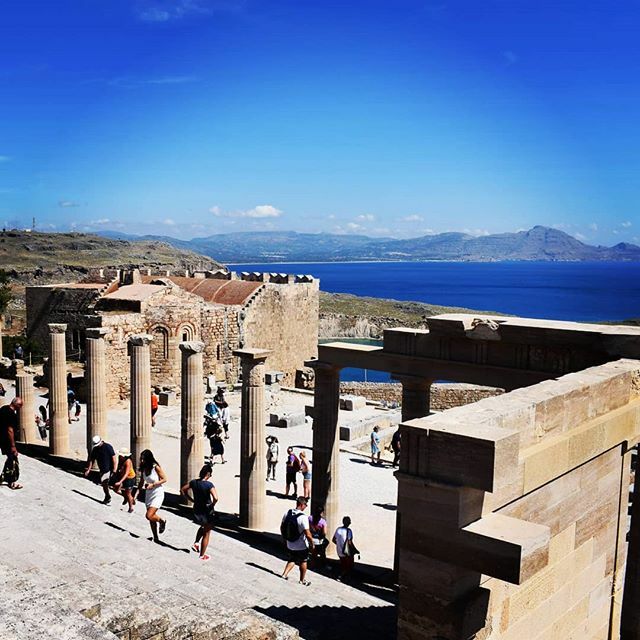 LindianCollect's tweet photo. Top of the Rock 🏛️
🌞
🌞
#TheLindianCollection #Lindos #lindosgreece #travel #traveltheworld #holidays #summer2020 #greece #summerinlindos #greecelover #rhodes #iloverhodes #islandlife  #discovergreece #visitgreece #greecestagram #greecelover #greeksum… https://t.co/AcPtTBi7Vg https://t.co/aH3ovIXTss