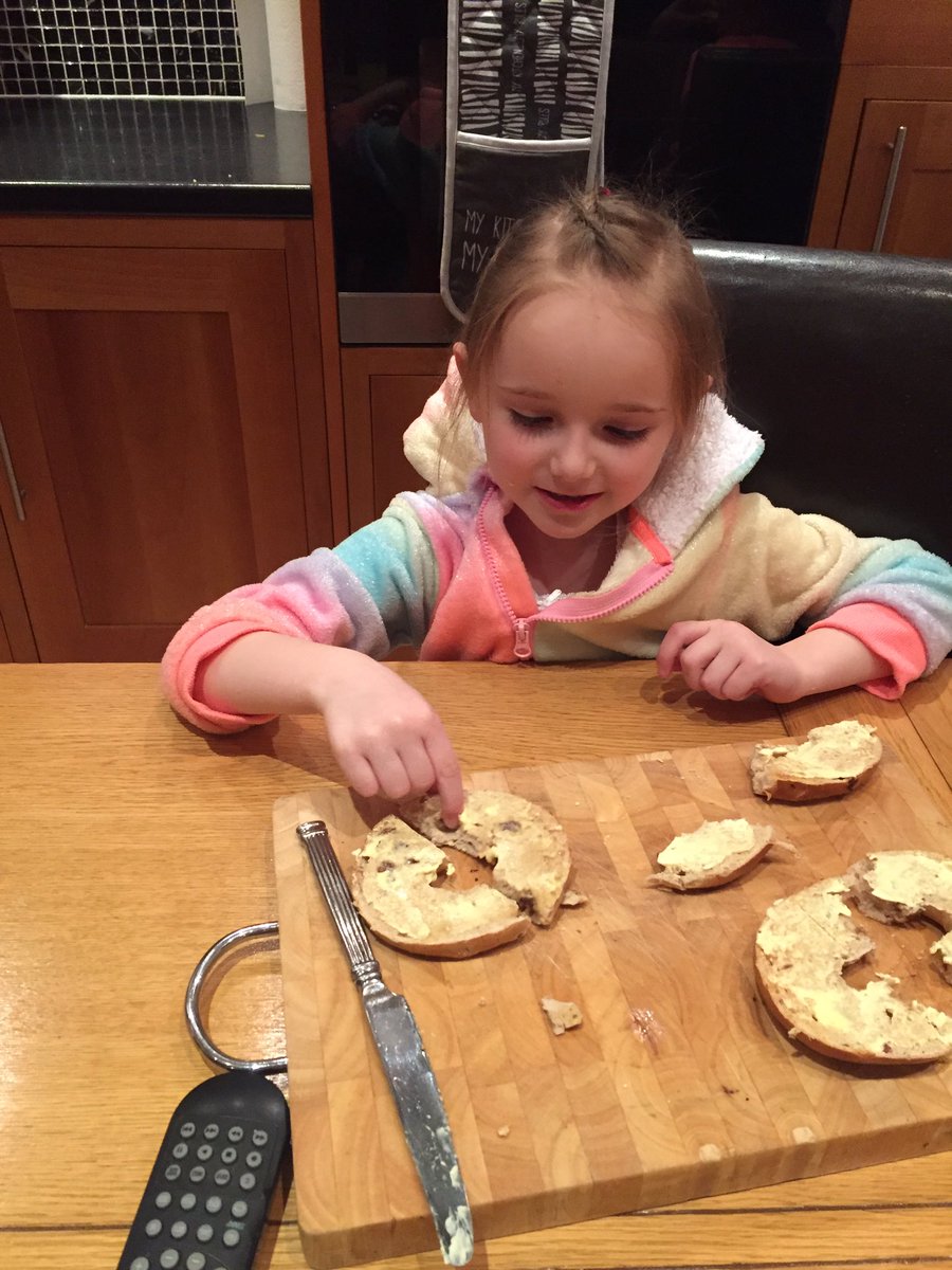 BonarMrs's tweet photo. Sophie was amazed when she said 2/4 is the same as ... and Jessica replied 1/2, we were learning all about that today! @StMichaels_P1 #learningwhileeating https://t.co/5eTuzqUZJT