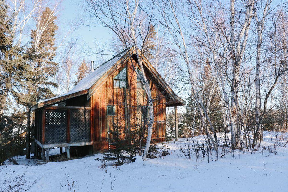 TravelManitoba's tweet photo. There are many ways to embrace winter and actually live it, not just survive it. One of our favourites is the welcoming and totally charming Falcon Trails Resort: https://t.co/idOzvNYWCL
#exploremb #explorecanada #explorethewhiteshell https://t.co/QJYvUQmN4Z