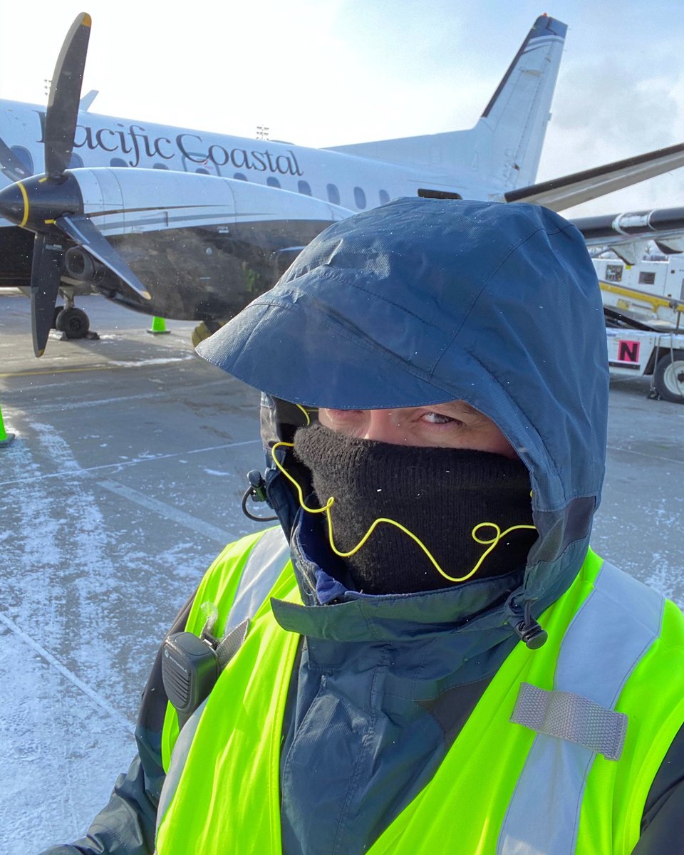 cduker's tweet photo. A balmy -29°C on the tarmac. 🙌 @WestJet #WestJetLink @FlyYYC #AirportLife2020 #airside #yyc 🇨🇦✈️ https://t.co/f5QwTStn3C