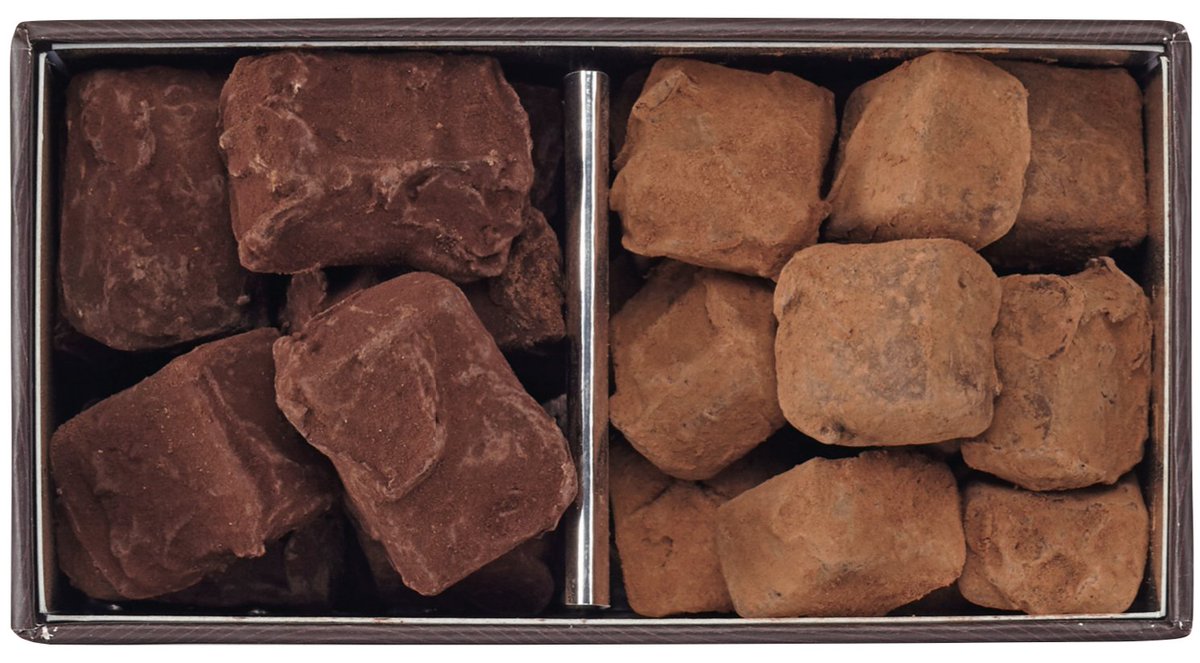 サロン デュ ショコラ 日本公式 En Twitter パスカル ル ガック パスカル ル ガック氏 トリュフ詰め合わせ 130g シェフのファンからの熱烈なリクエストにお応えしたアプリコットピューレ入りのトリュフと プレーンなナチュールのトリュフ 2種類の詰め合わせ