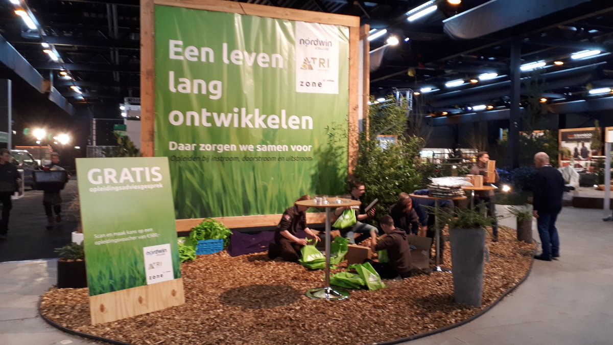 Vandaag overleg commitmentbedrijven #vhg en nieuwjaarsbijeenkomst <a href="/GroenOndernemen/">Koninklijke VHG</a>. Samen werken aan een groen 2020. Deze week is <a href="/zone_college/">Zone.college</a> te vinden op de <a href="/GS_EH/">GroeneSectorVakbeurs</a> #onderwijs #inspiratie #trendwatcher #hovenier #beroepenwedstrijd