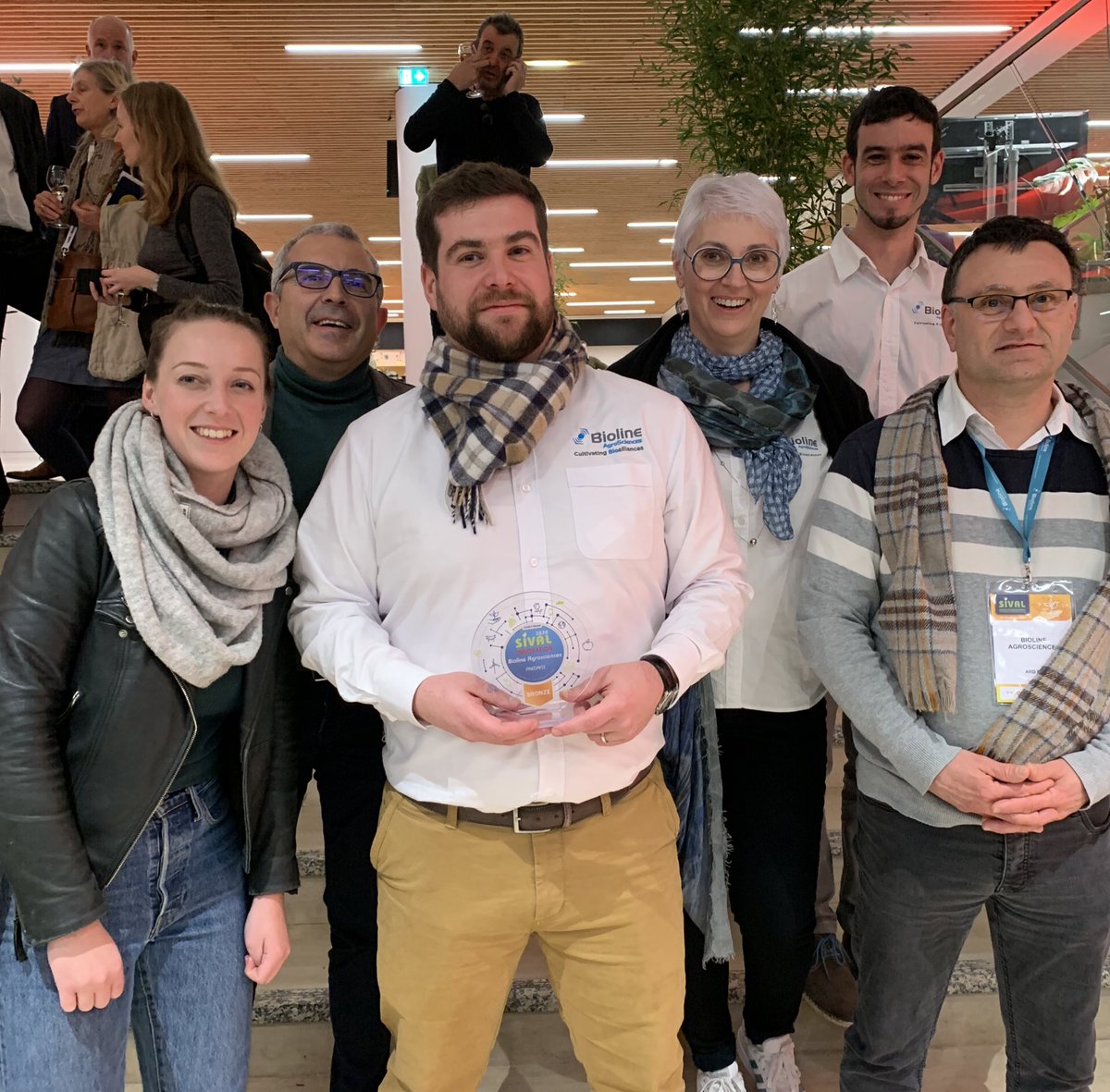 Bioline_AS's tweet photo. #sival20 👉 Félicitations 👏 à l’équipe de @Bioline_AS qui reçoit ce soir le trophée #innovation de bronze au @SIVAL_ANGERS dans la catégorie protection des cultures avec le #Predafix https://t.co/9gVsV39wVM