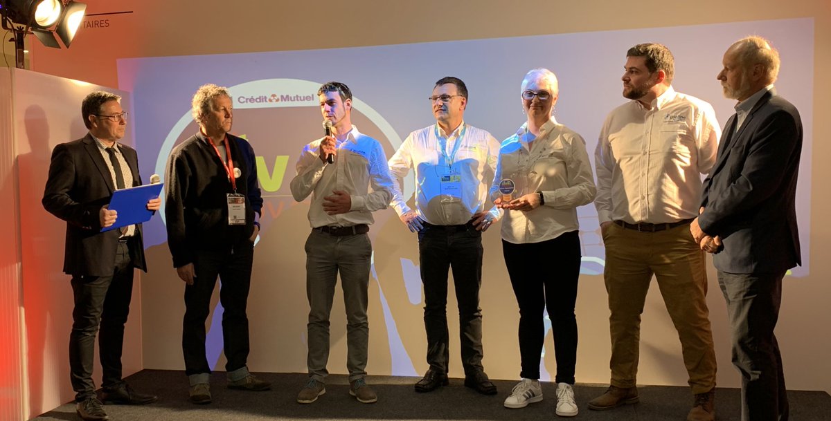 Bioline_AS's tweet photo. #sival20 👉 Félicitations 👏 à l’équipe de @Bioline_AS qui reçoit ce soir le trophée #innovation de bronze au @SIVAL_ANGERS dans la catégorie protection des cultures avec le #Predafix https://t.co/9gVsV39wVM