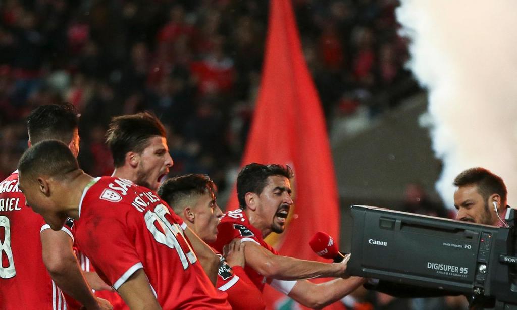 mikeagostinho's tweet photo. Episode 46 now available!! It's a review of our come from behind 2-1 victory over Desp. Aves!!
https://t.co/W0b8qGsvG2
#PeloBenfica #wearebenfica #Glorioso #LigaNOS #slbcda #carregabenfica #Benfica #dameo38 https://t.co/CblB3IBCIv