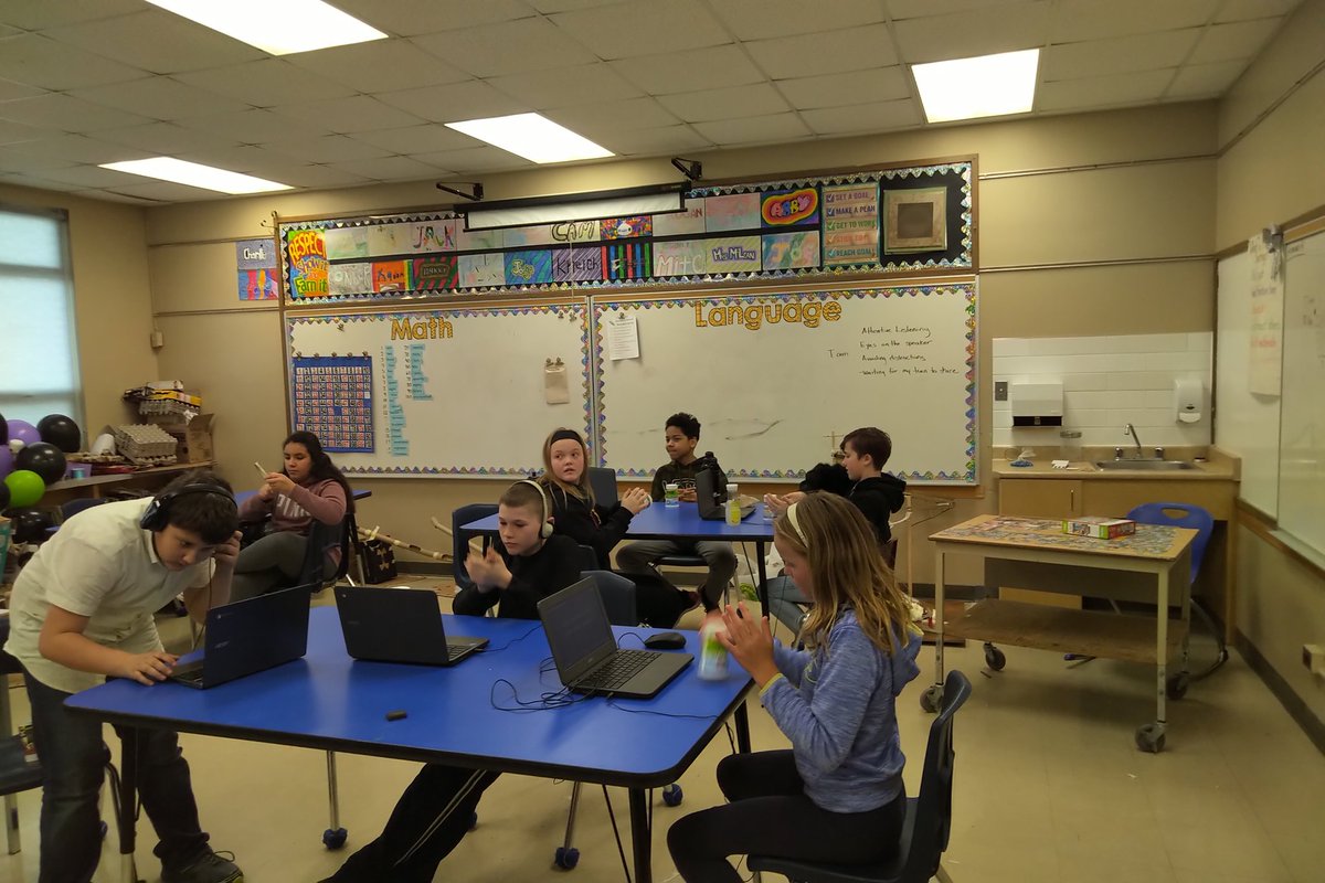tyblakesmom's tweet photo. Science projects and Music! "Keeping the Rhythm and Beat"!! #EAitForward #BBroncos #doesitfloat #earplugsareoptiponal #studentengagement https://t.co/lH2QYC3tKW